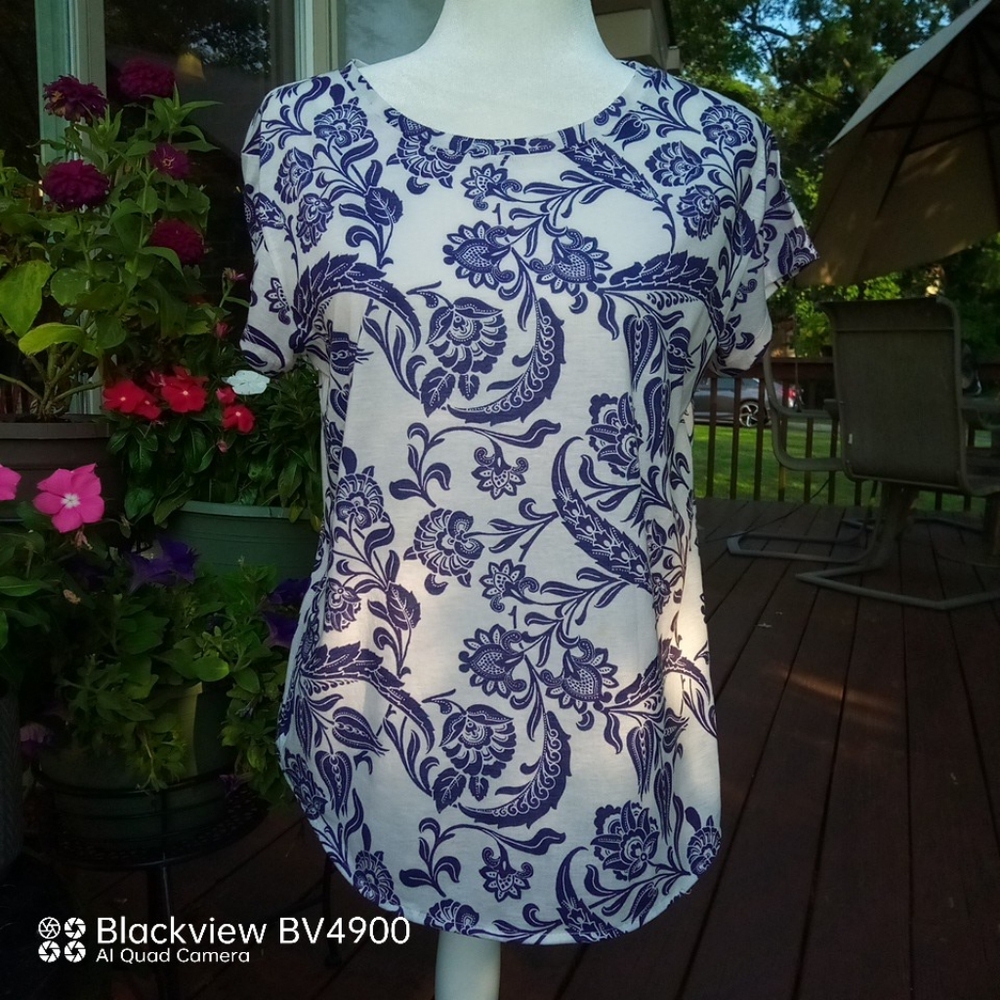 Forever 21 Navy & White Paisley Shirt